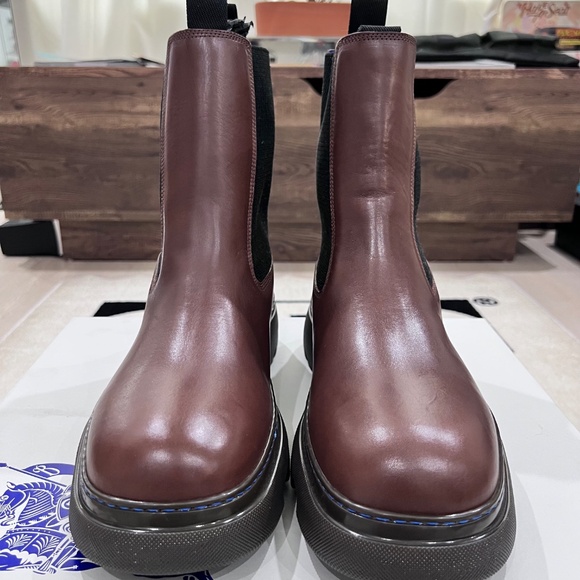 Burberry Creeper Chunky Sole Leather Chelsea Slip On Boots - Picture 6 of 8